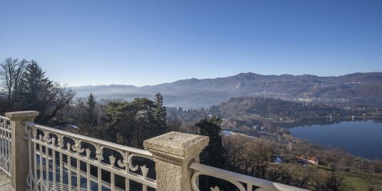 MIASINO Appartamento con terrazza vista lago (1)