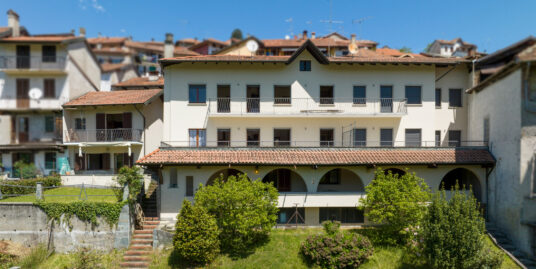 ARMENO casa indipendente con giardino privato