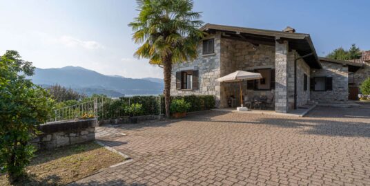 ORTA Villa Indipendente con vista lago e spiaggia privata