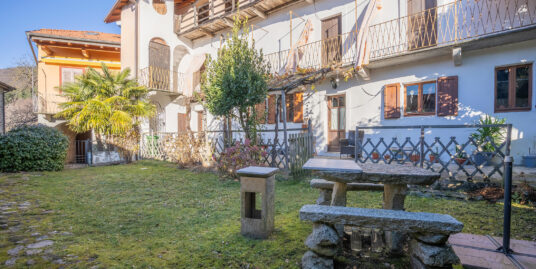 ARMENO Casa indipendente con giardino privato in località Bassola