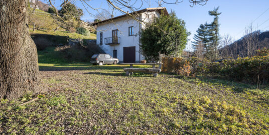 MIASINO Casa indipendente con giardino privato, autorimessa e ampia cantina