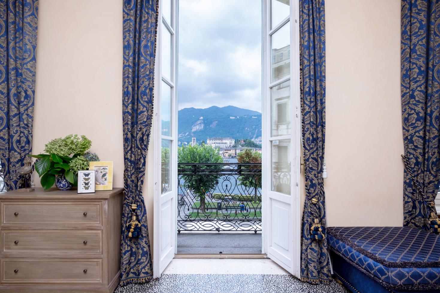 ORTA Appartamento signorile con Balcone e vista lago in piazza Motta