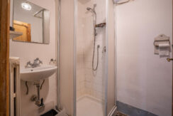 ortalloggi_casa_villa_invorio30 bagno nel mezzanino